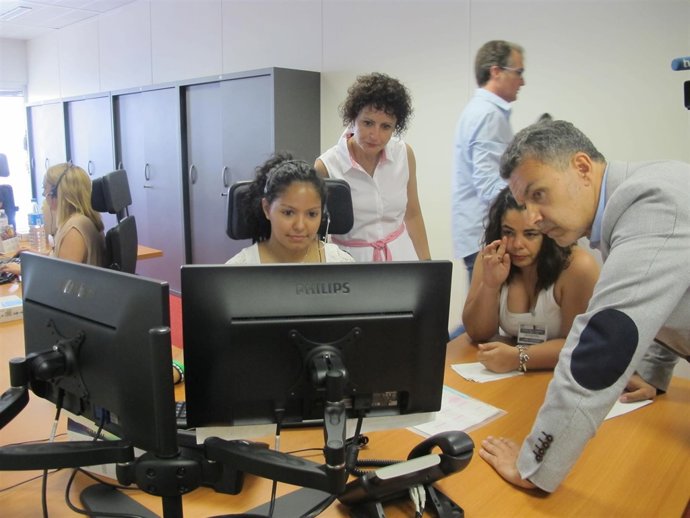 Servicio de teleasistencia con Escobar                     