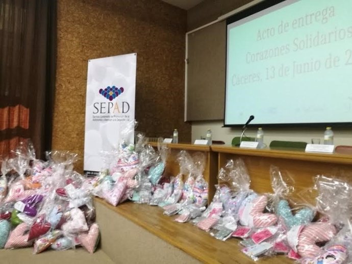 Corazones solidarios para mujeres con cáncer de mama