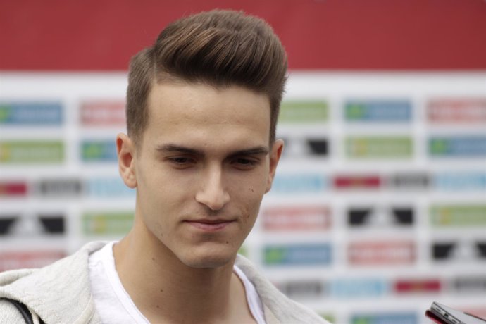 Denis Suárez en la llegada a la concentración de la selección de fútbol