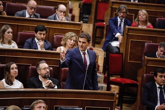 Albert Rivera y otros diputados en el Congreso