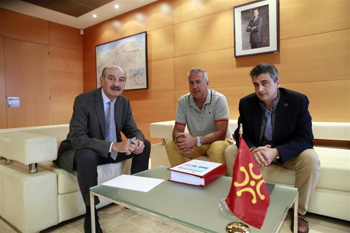 10:00 Despacho Del Consejero  El Consejero De Obras Públicas Y Vivienda, José Ma