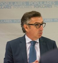 El presidente del PP Aragón opina que Podemos plantea la moción de censura "no al PP", sino "al PSOE"