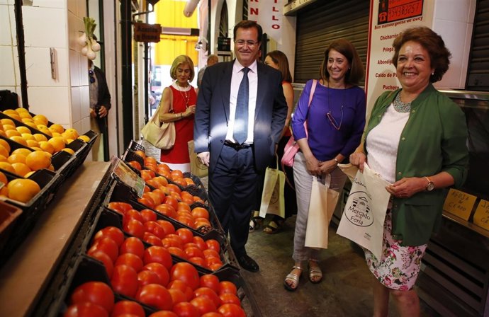 Sevilla 13/06/2017La Delegada Municipal De Economía, Comercio Y Relaciones Insti