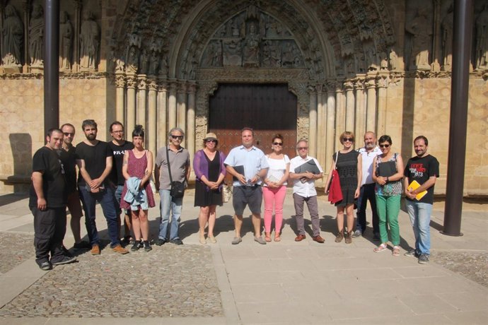 Reunión celebrada ayer entre el director artístico del Festival y las compañías.