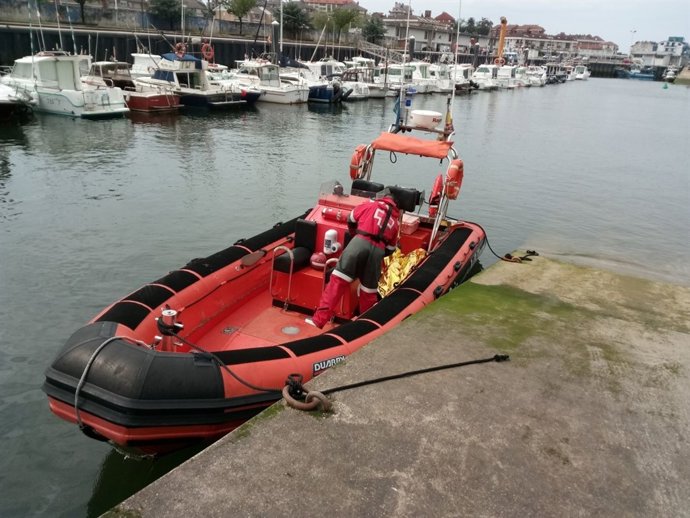 Embarcación de Cruz Roja que ha rescatado el cuerpo