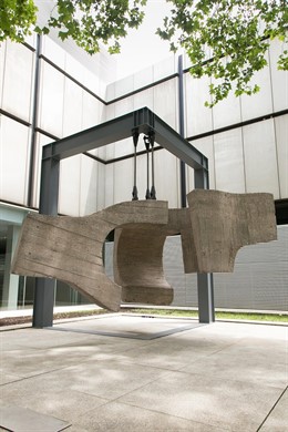 Lugar de encuentros IV, de Eduardo Chillida
