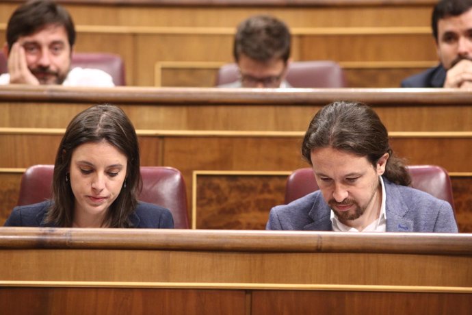 Irene Montero y Pablo Iglesias en el debate de la moción de censura
