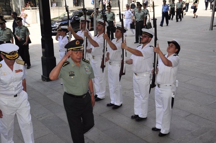 El general Fan Changlong visita el Cuartel General de la Armada