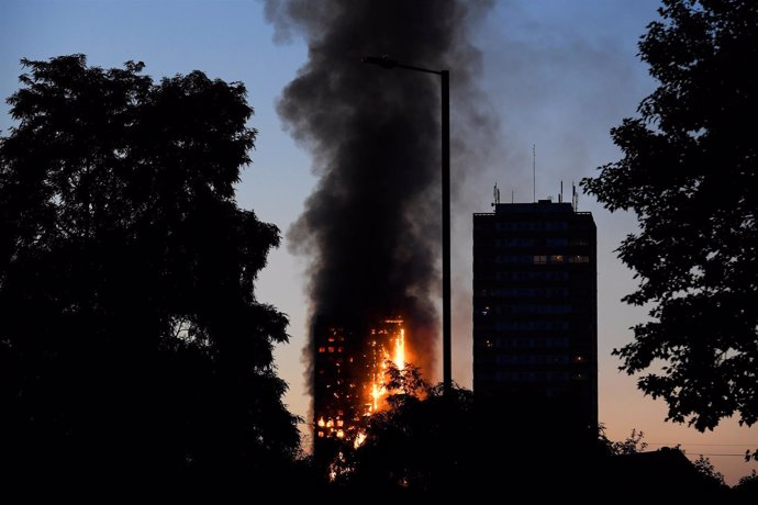 Incendio en un bloque de viviendas en Londres