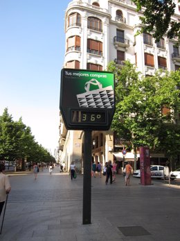 Termómetro A 36º En Zaragoza. Calor. Altas Temperaturas