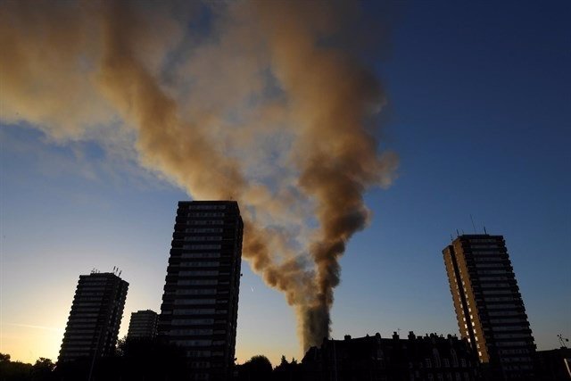 Incendio en un edificio de apartamentos de Londres