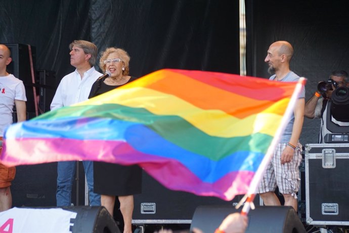 Manuela Carmena en el Orgullo Gay                       