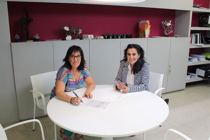 Firma de un convenio entre el INDJ y la Asociación Tierras de Iranzu