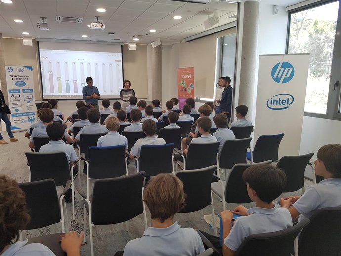 HP e Intel muestran las carreras tecnológicas a estudiantes de primaria