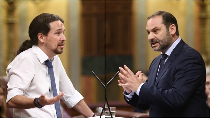 Pablo Iglesias i José Luis Ábalos en el debat de la moció de censura