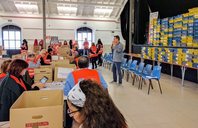 Escrutinio de votos de la consulta ciudadana de Madrid