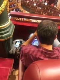 Ferreiro cree una "anécdota" su fotografía jugando con su tablet en el Congreso