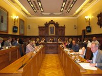 El Pleno aprueba instar al Principado a cambiar la normativa para permitir música en vivo en locales hosteleros