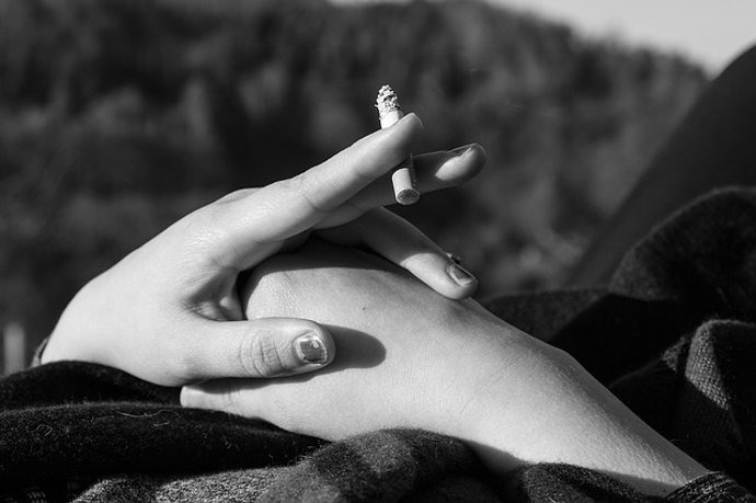 Tabac, fumar, dona