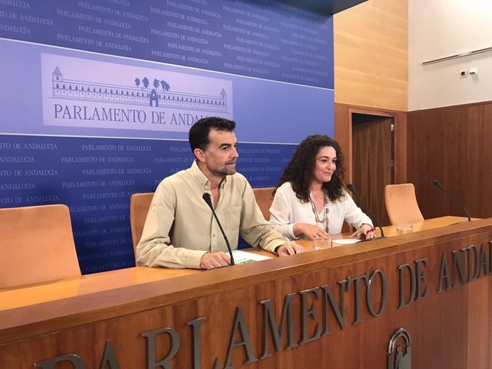 Antonio Maíllo e Inmaculada Nieto en rueda de prensa