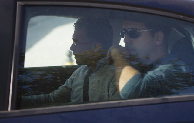 Francisco Granados es conducido en un coche tras ser detenido