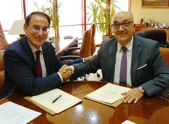 Firma del acuerdo entre CEA y la Cámara Franco-Española de Comercio e Industria.