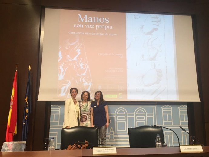 Una exposición muestra la historia de las lenguas de signos españolas