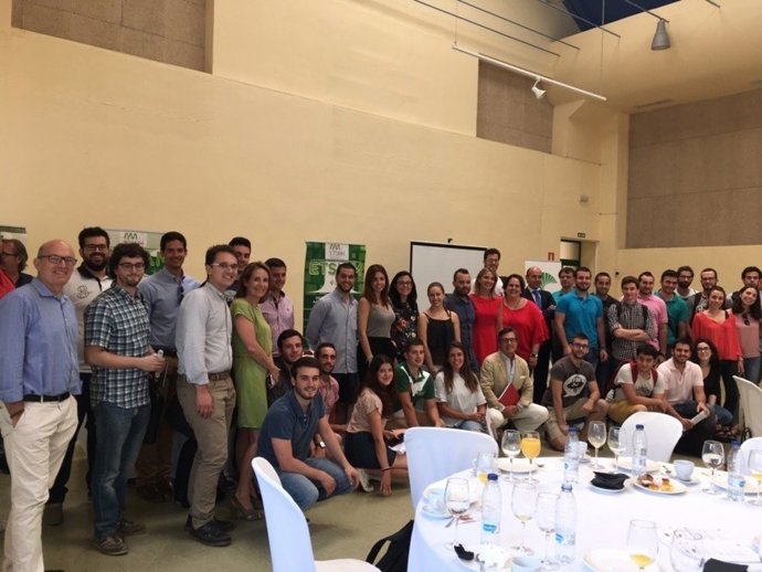 Participantes en el desayuno
