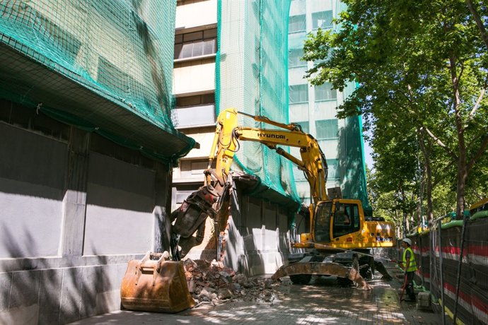 Enderrocament dels vells jutjats del passeig Companys on anirà l'Audiència