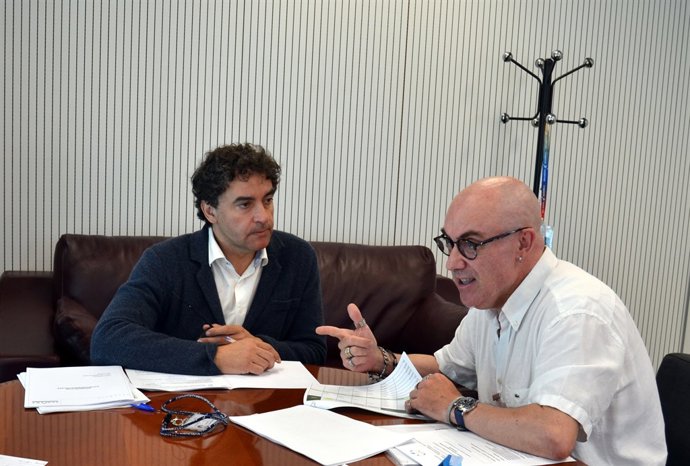 Colomer junto al representante de Cermis en la Comunitat