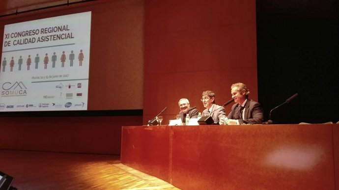 El consejero de Salud en la inauguración del congreso de Calidad Asistencial