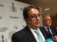 Vergeles ha señalado que "no se debe descartar" la propuesta de la figura del médico emérito en el SES