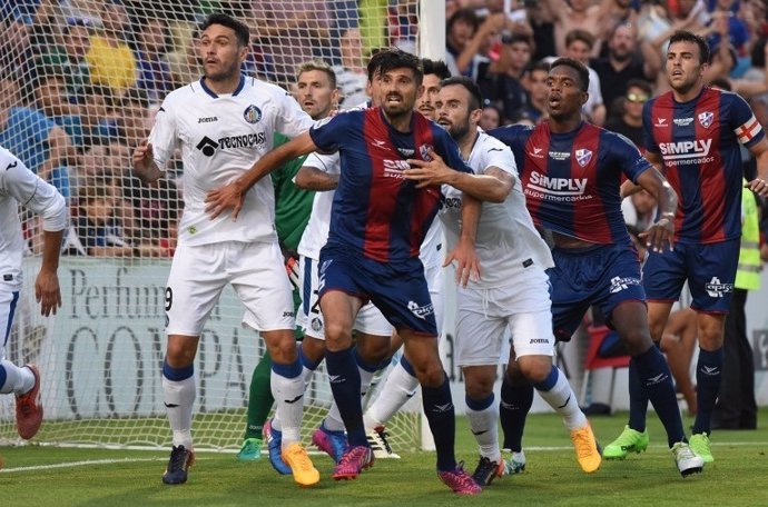 Getafe y Huesca empatan en el partido de ida del playoff