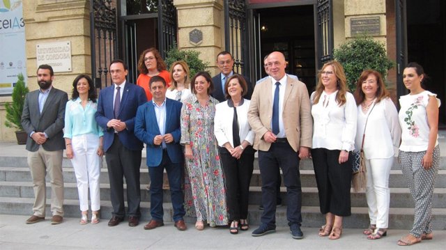 Representantes institucionales inauguranel III Foro de Andalucía Solidaria
