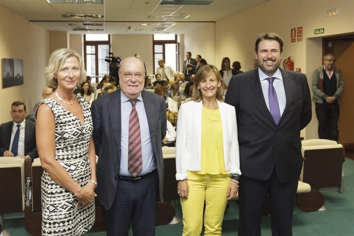 Representantes de la CE y el BEI con Sota en Santander 