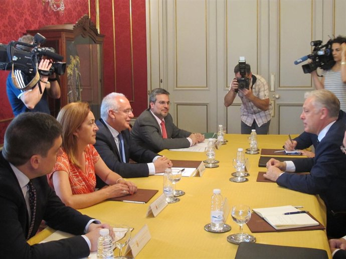 Reunión embajador Reino Unido                          