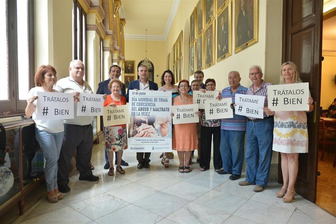 Campaña trátame bien ayuntamiento de málaga andrade