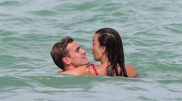 ANTOINE GRIEZMANN Y ERIKA CHOPERENA 
