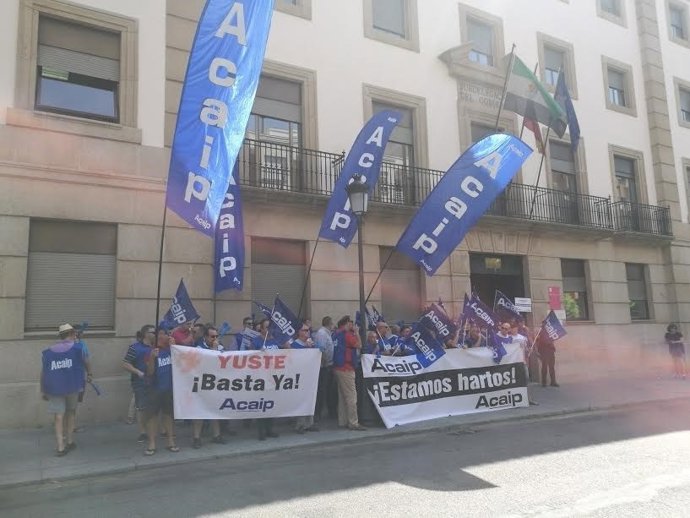 Funcioinarios de prisiones se manifiestan en Cáceres