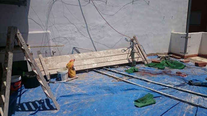 Andamio desde el que han caído dos trabajadores