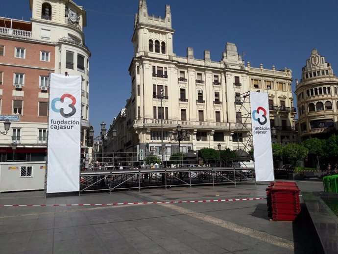 El nuevo logo de la Fundación Cajasur ya luce en un escenario en Córdoba