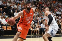Noche histórica en La Fonteta o reacción del campeón