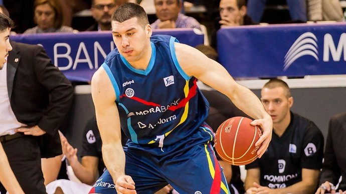  El Ala-Pívot Georgiano Beqa Burjanadze Con Morabanc Andorra