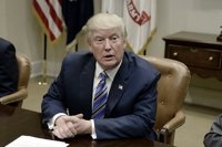 Trump endurecerá las normas de viajes a Cuba y restringirá los negocios con el Ejército