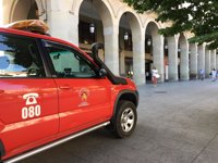 Los Bomberos sofocan un incendio en una tienda de ropa en el Paseo de la Independencia