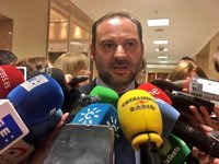 Ábalos afirma que el PSOE estará "al lado de la ley" para evitar el referéndum