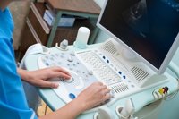 Médicos de familia piden un plan nacional para tener ecografías en su cartera de servicios