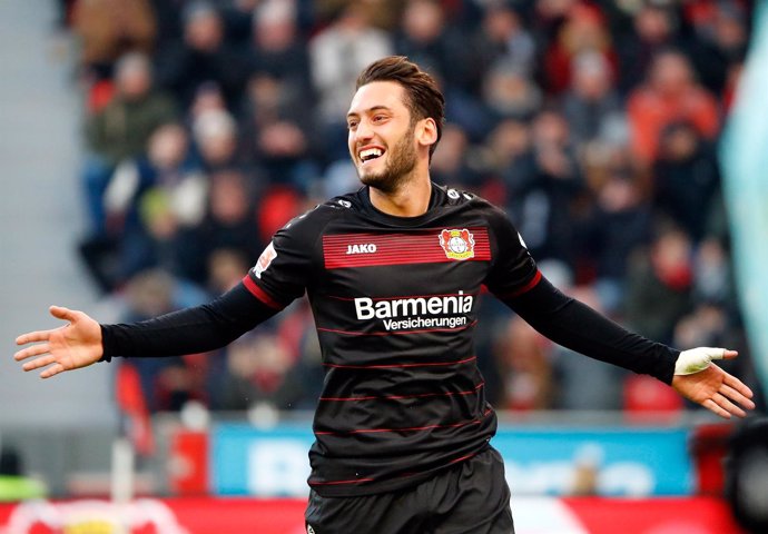 Hakan Calhanoglu del Bayer Leverkusen