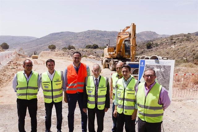 El equipo de gobierno de Diputación, durante la visita a las obras de Felix.