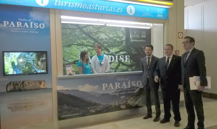 Inauguración puesto de información en el aeropuerto de Asturias